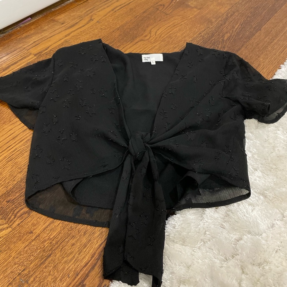 Black by the way crop star top
